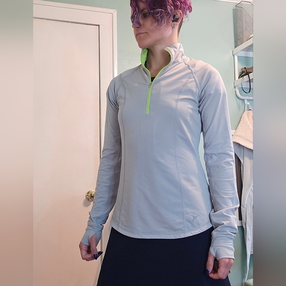 Long sleeve old navy athletic top - Picture 7 of 8